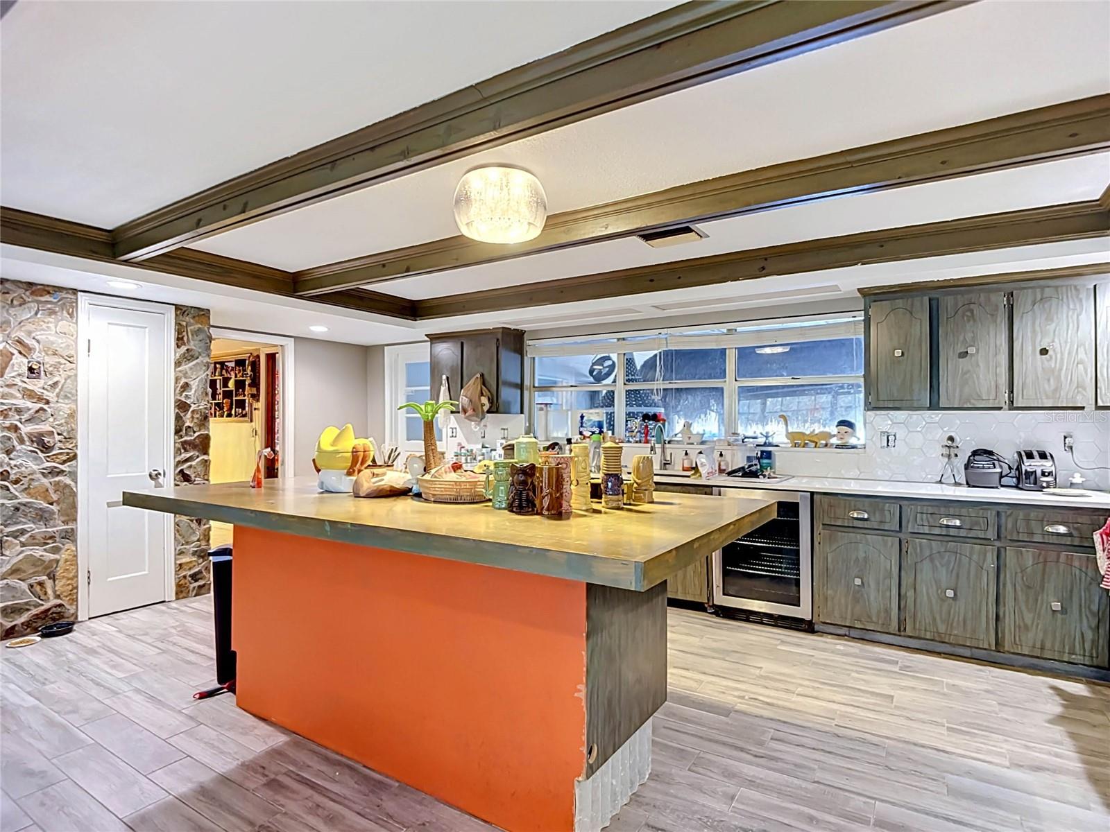 HOLIDAY - Residential