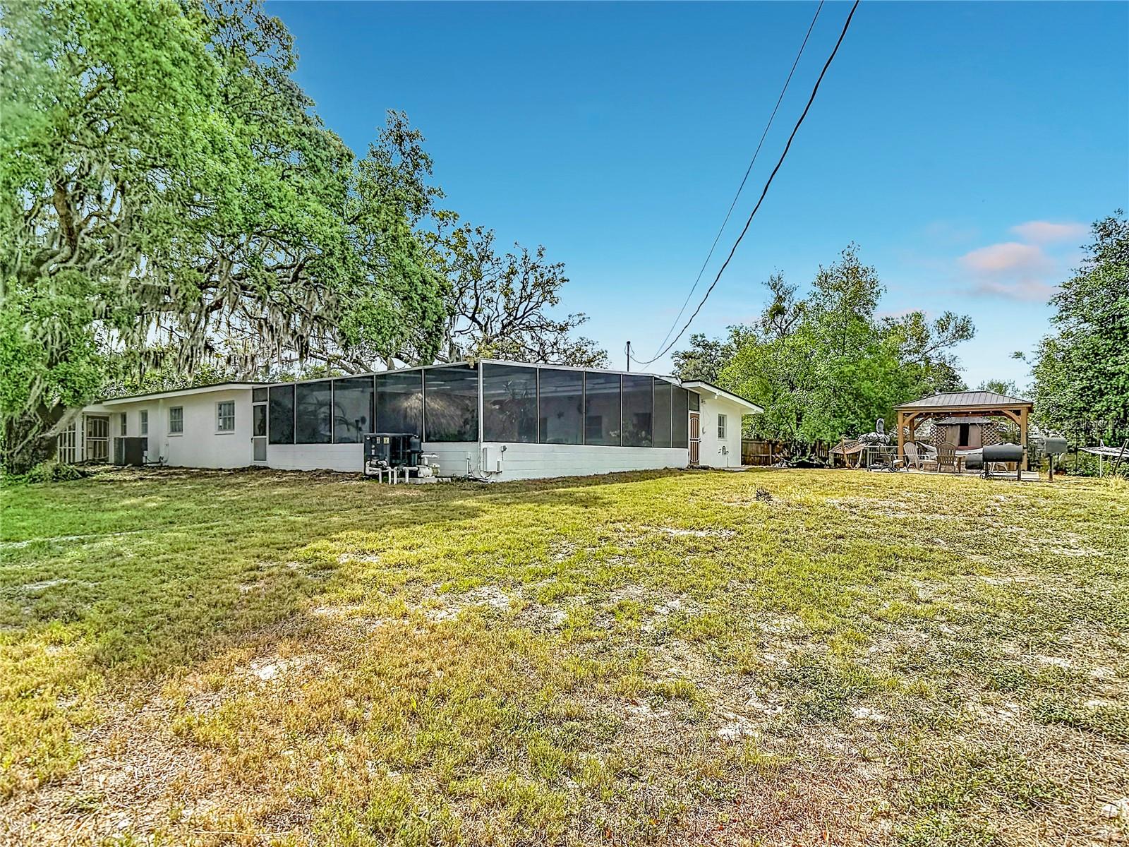 HOLIDAY - Residential