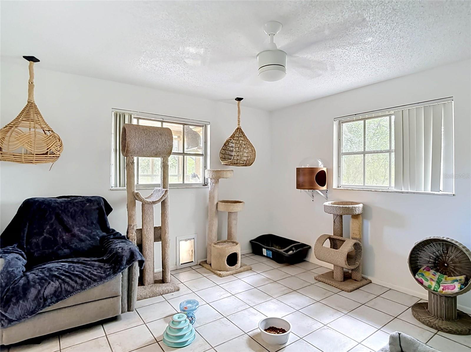 HOLIDAY - Residential