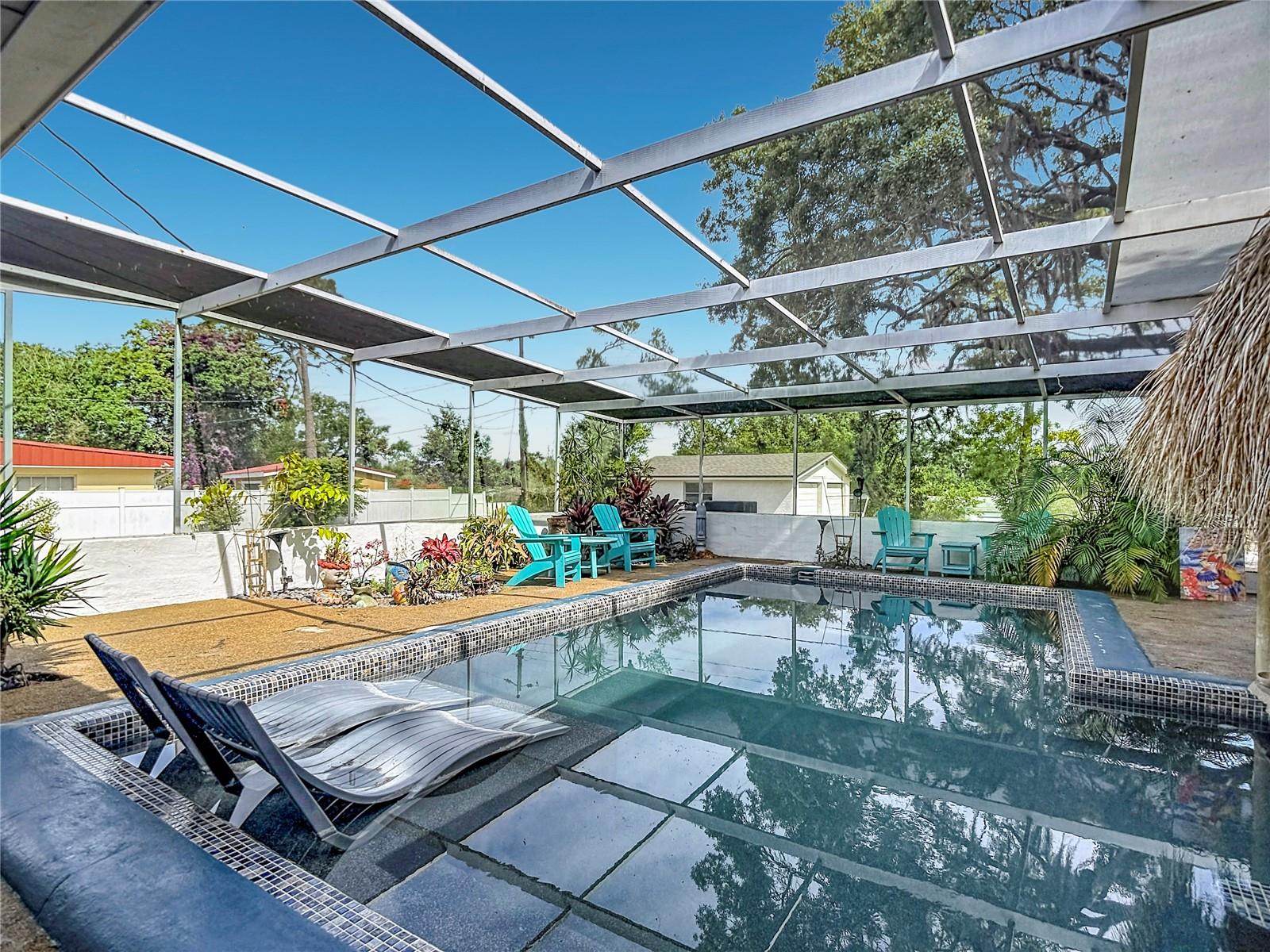 HOLIDAY - Residential