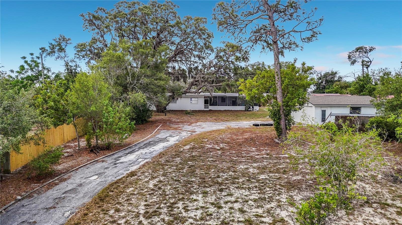 HOLIDAY - Residential