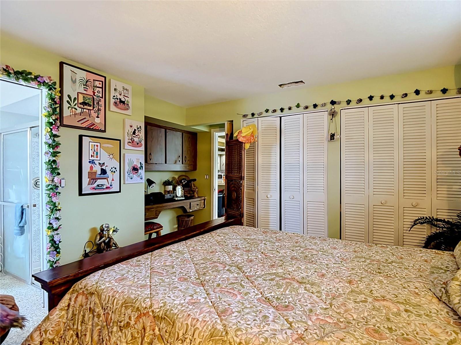HOLIDAY - Residential