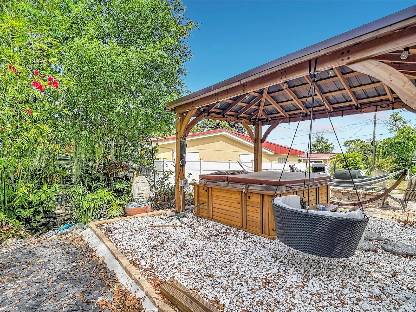 HOLIDAY - Residential