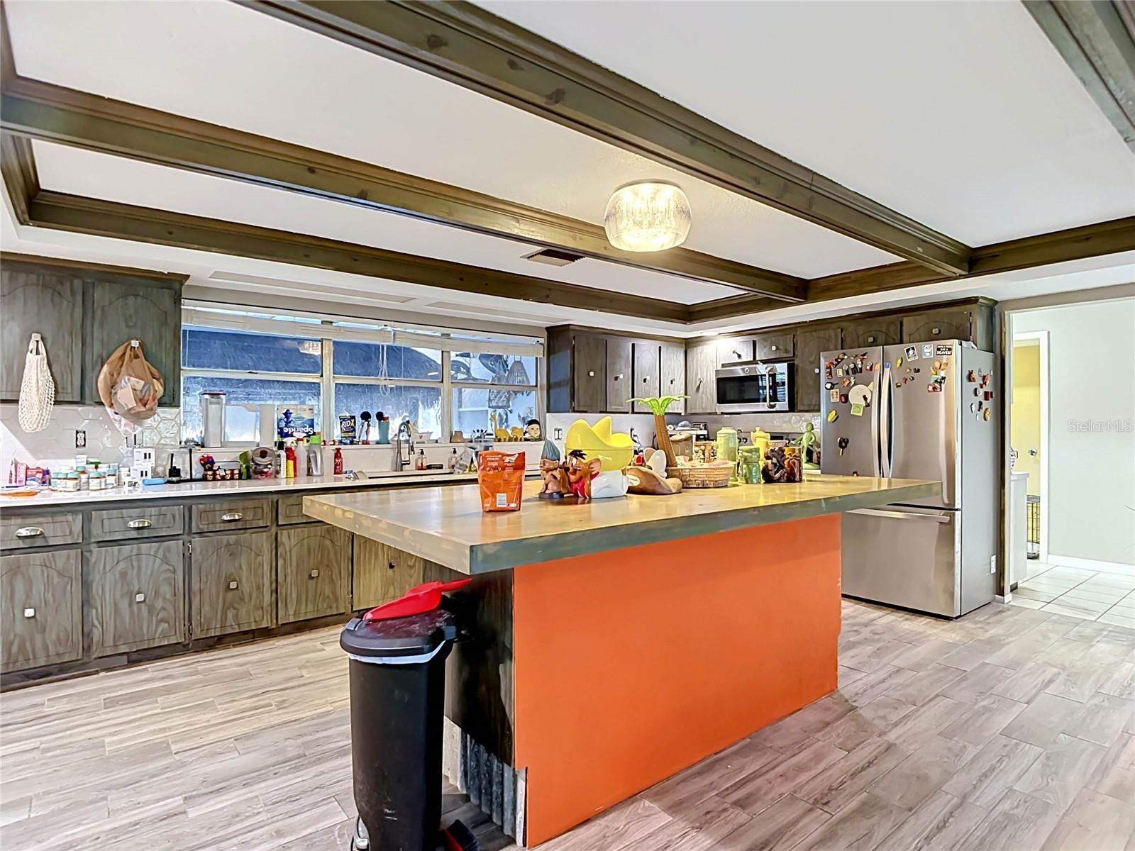 HOLIDAY - Residential