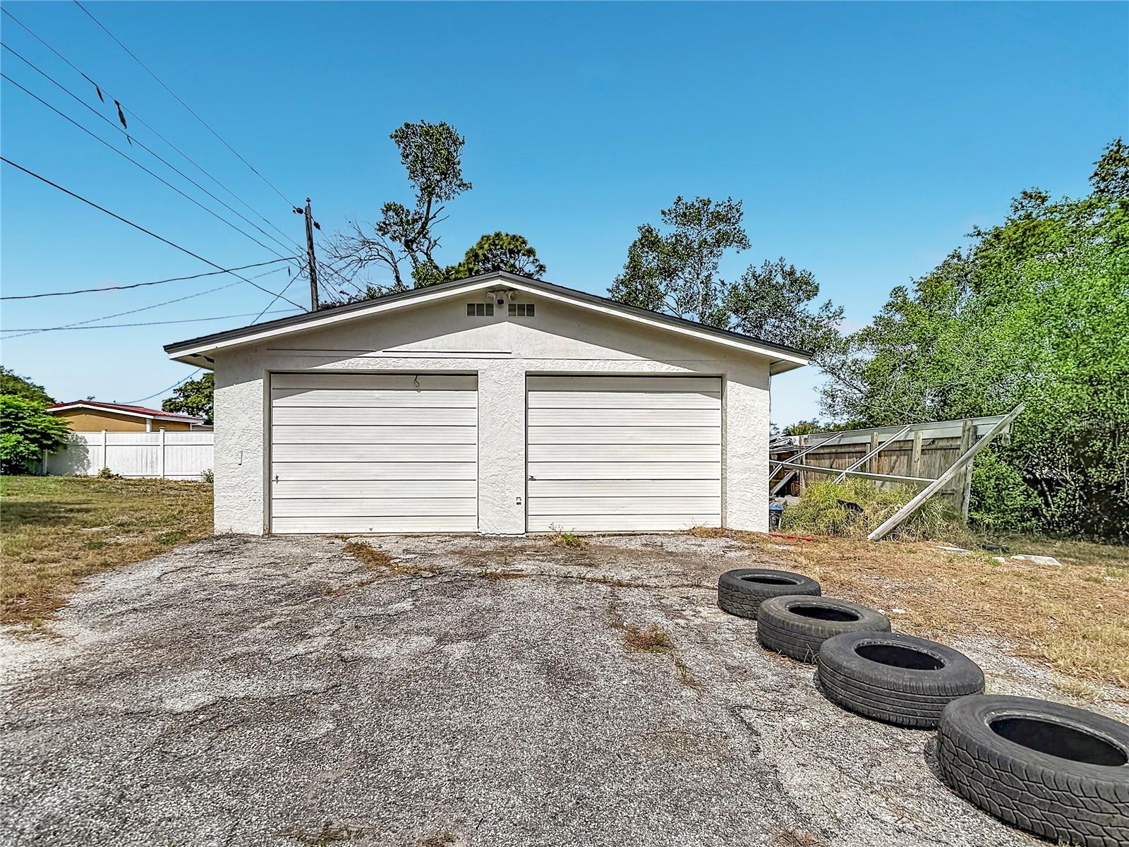HOLIDAY - Residential