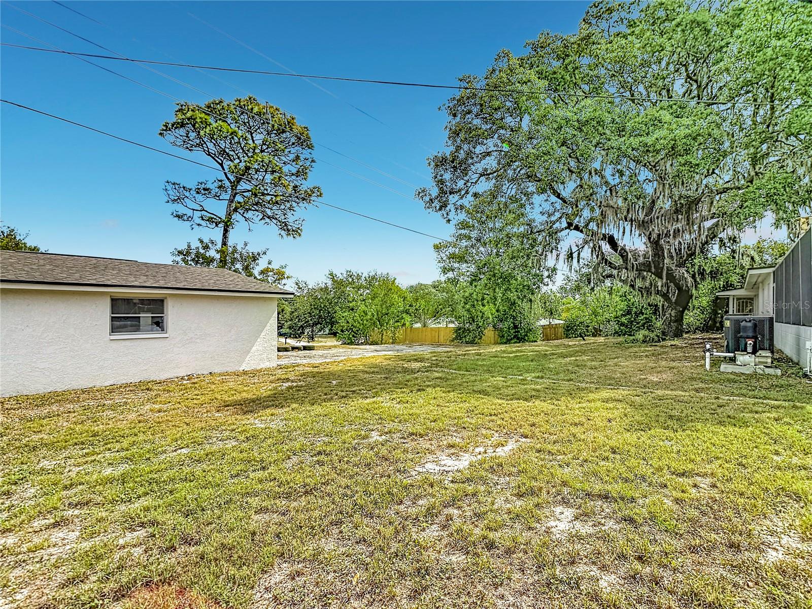 HOLIDAY - Residential