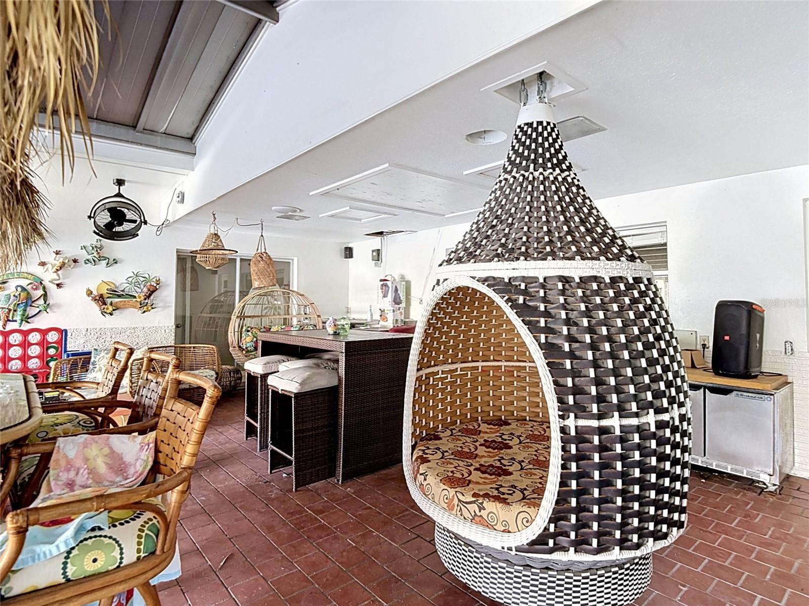HOLIDAY - Residential