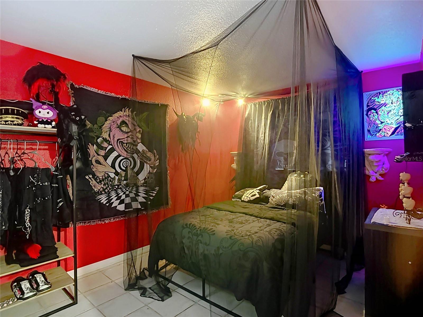 HOLIDAY - Residential