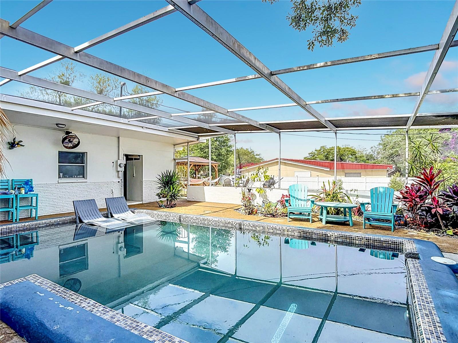 HOLIDAY - Residential