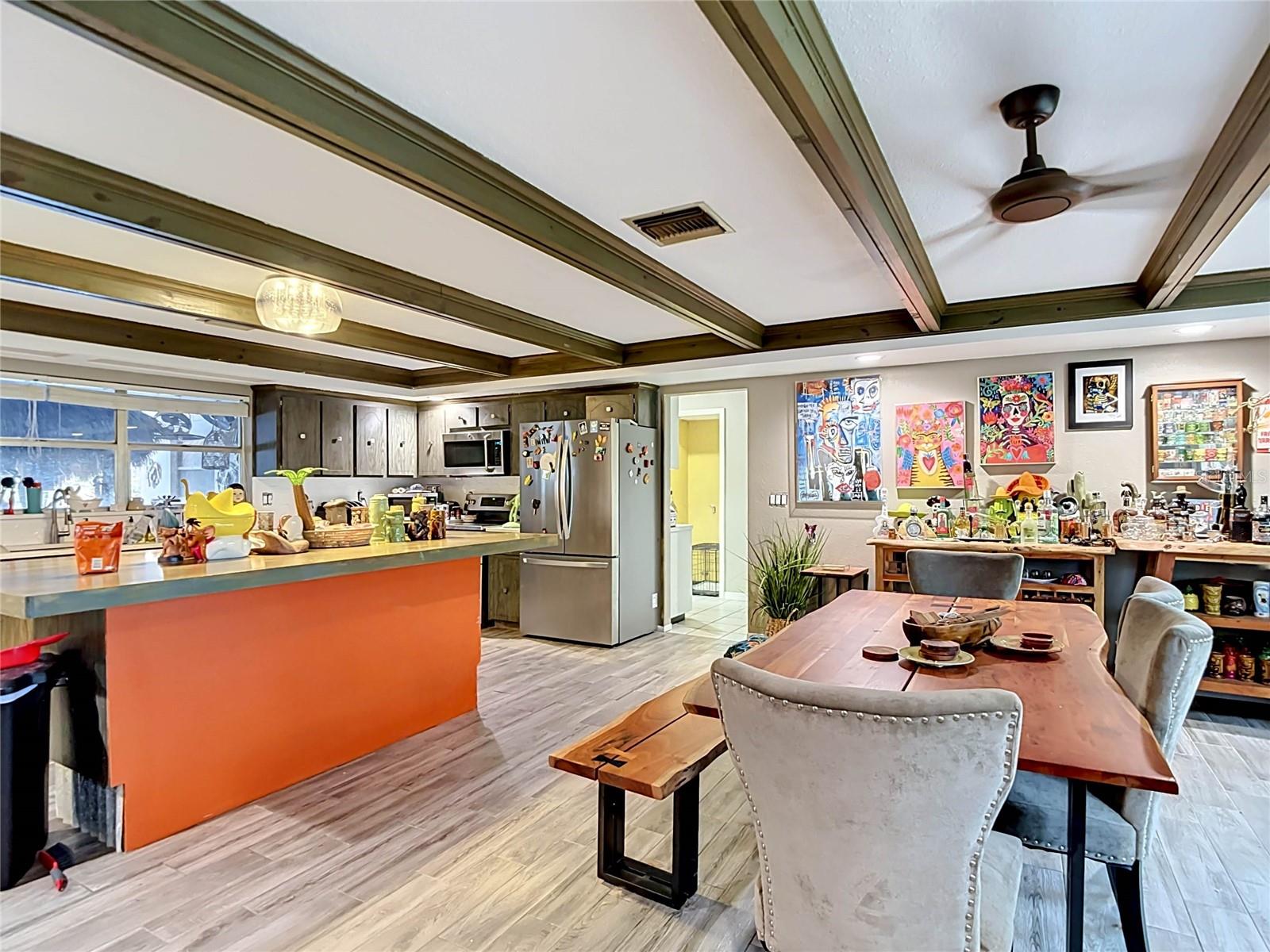 HOLIDAY - Residential