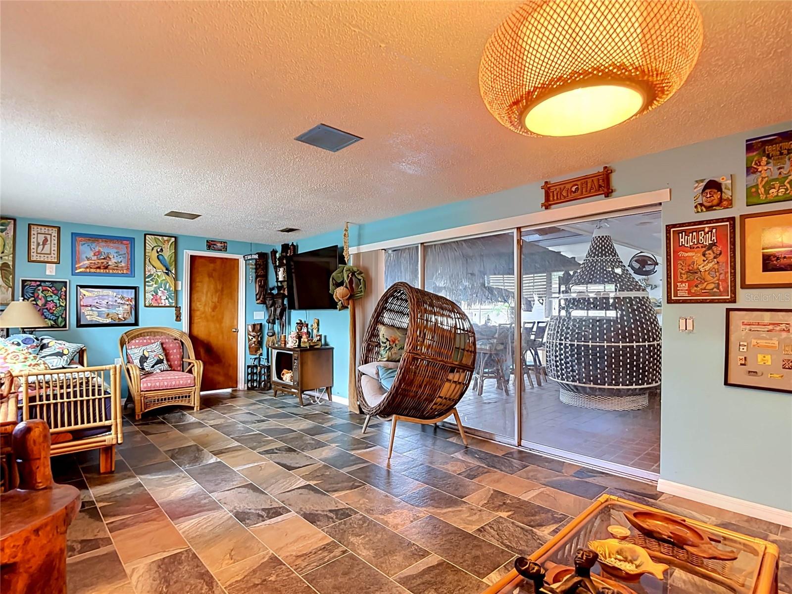 HOLIDAY - Residential