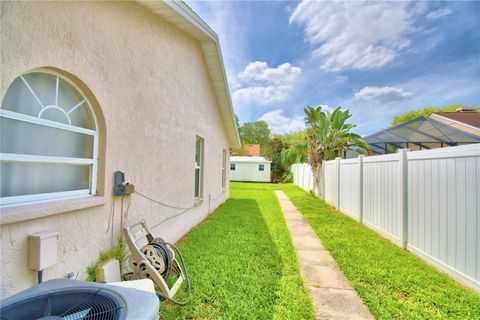 A home in WINTER HAVEN