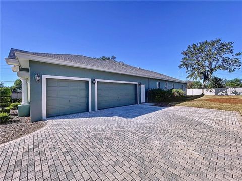 A home in LAKELAND