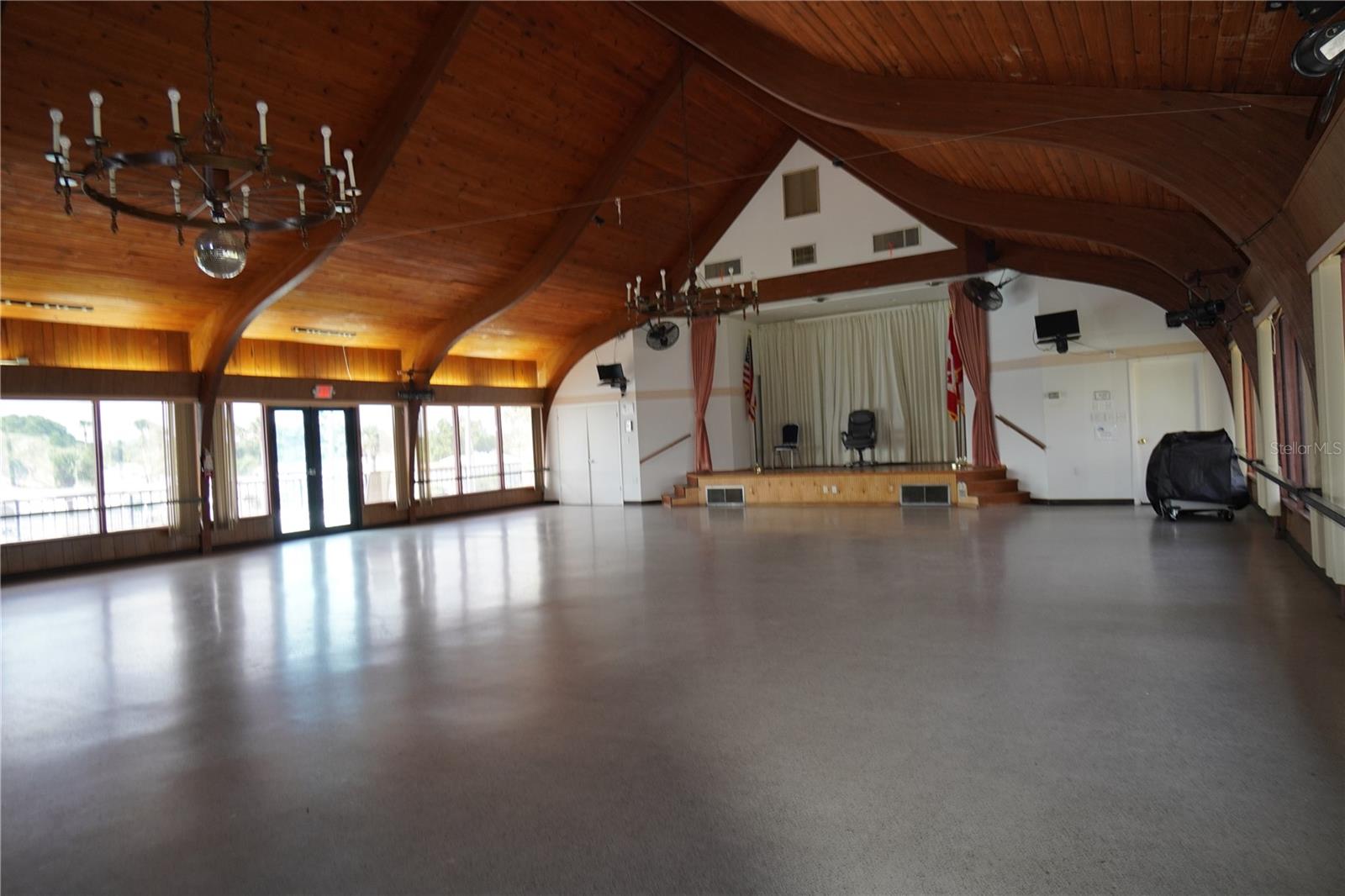 OUTDOOR RESORTS AMERICA - Residential Lease