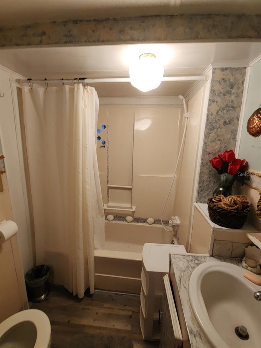 OUTDOOR RESORTS AMERICA - Residential Lease