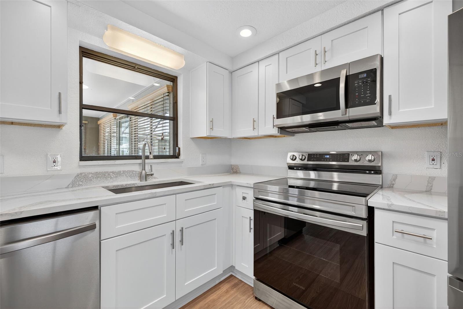 HUDSON BEACH ESTATES - Residential