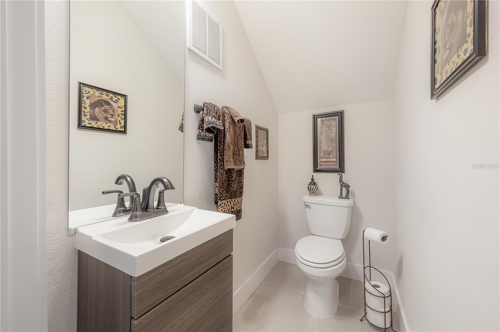 UPTOWN KENWOOD - Residential Lease