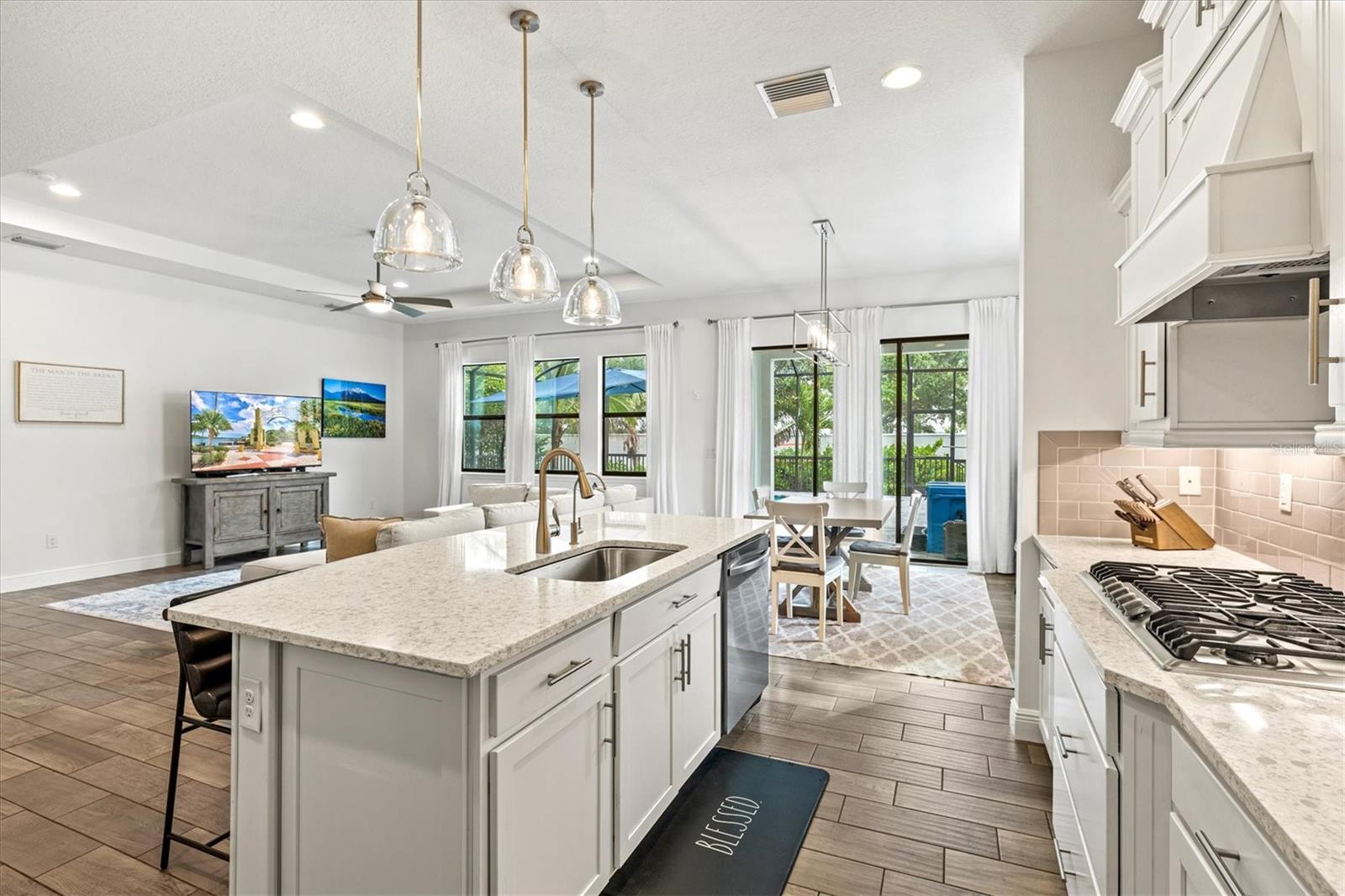 LEGENDS BAY - Residential