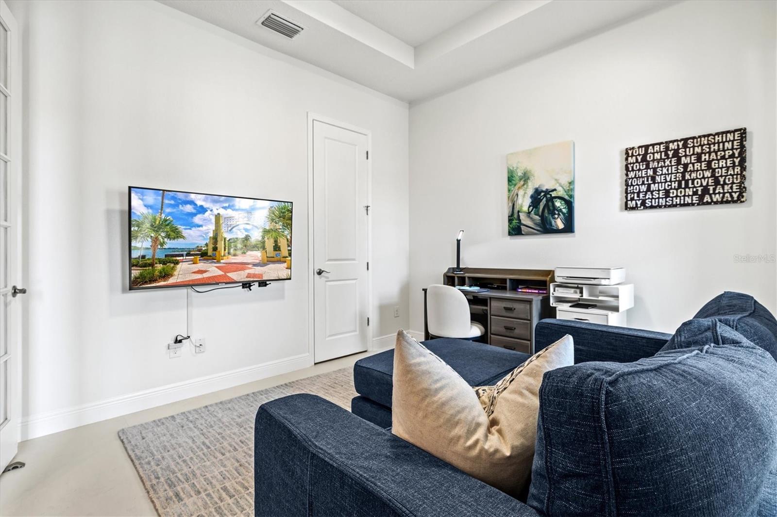 5823 TITLE ROW DRIVE
