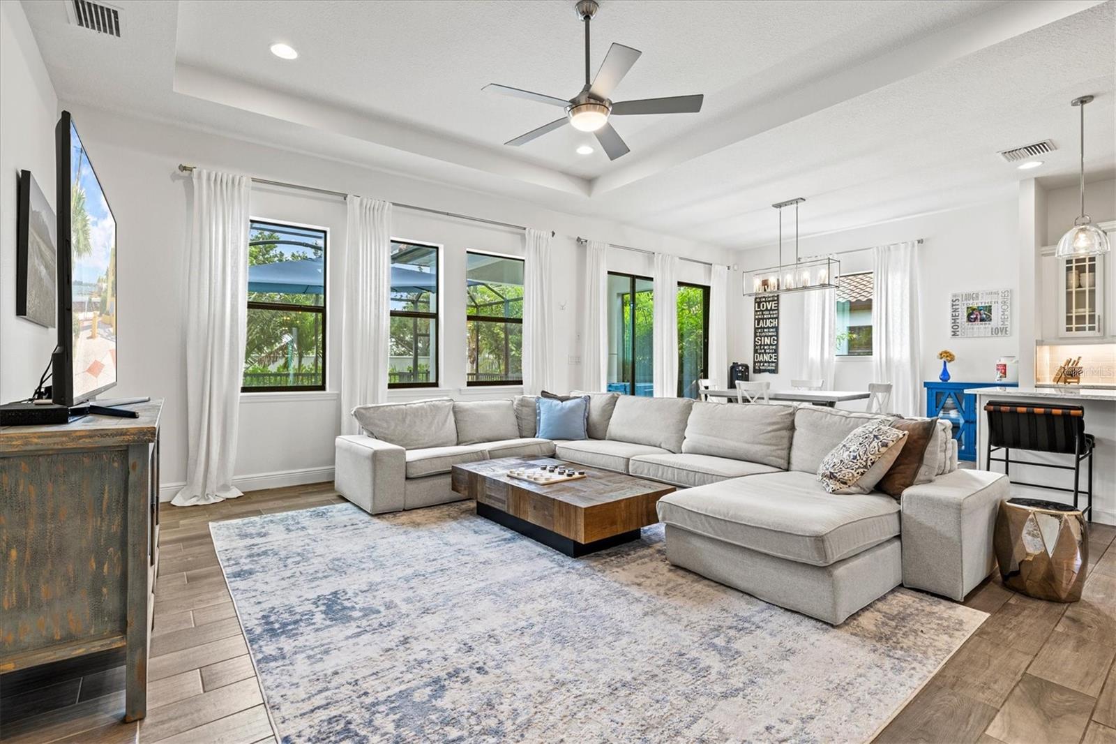 LEGENDS BAY - Residential