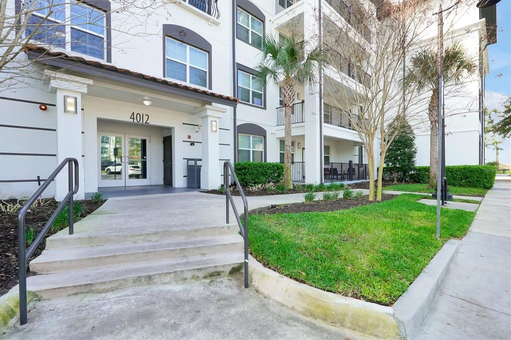 Photo of 4012 Breakview Drive #B309, Orlando, FL 32819 (MLS # O6390320)