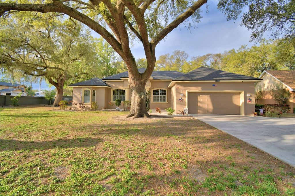 Photo of 1 Lake Eloise Lane, Winter Haven, FL 33884 (MLS # L4959150)