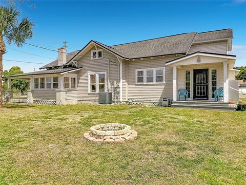 Tiny photo for 311 S Central Avenue, Umatilla, FL 32784 (MLS # O6395583)