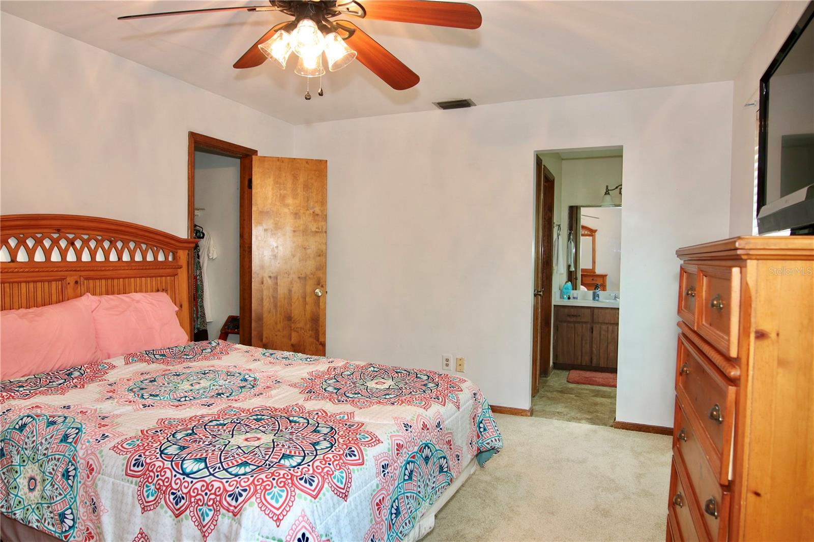 Photo 12 of 28 of 912 COACHLIGHT LANE townhome