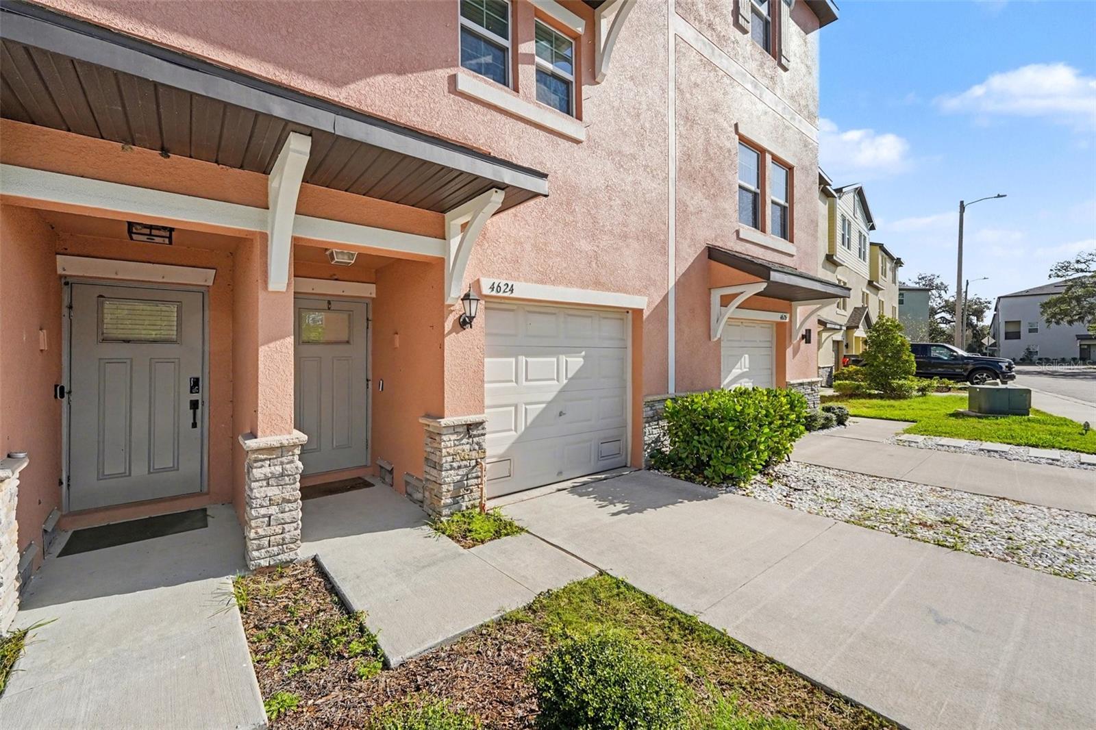 PALM RIVER TWNHMS PH 2 - Residential