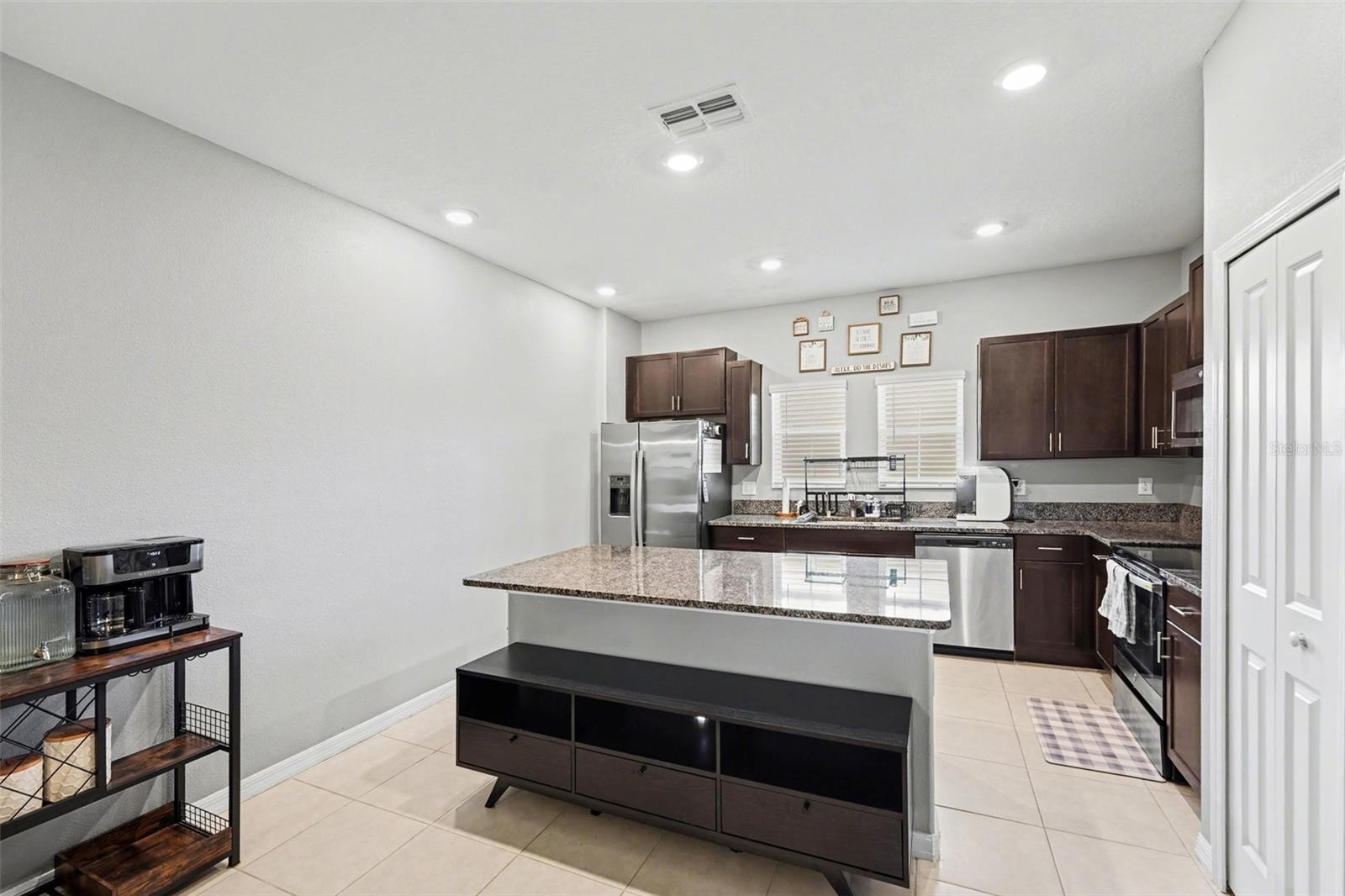 PALM RIVER TWNHMS PH 2 - Residential