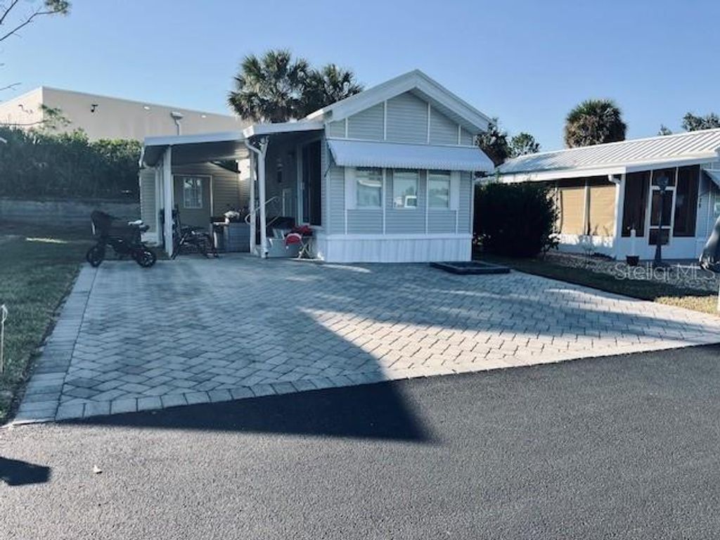 Photo of 2429 Limewood Avenue, Clermont, FL 34714 (MLS # L4958064)