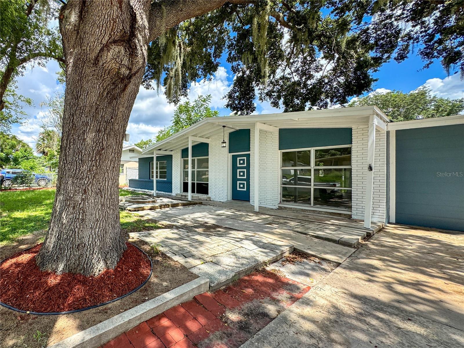 2511 SANDY LANE