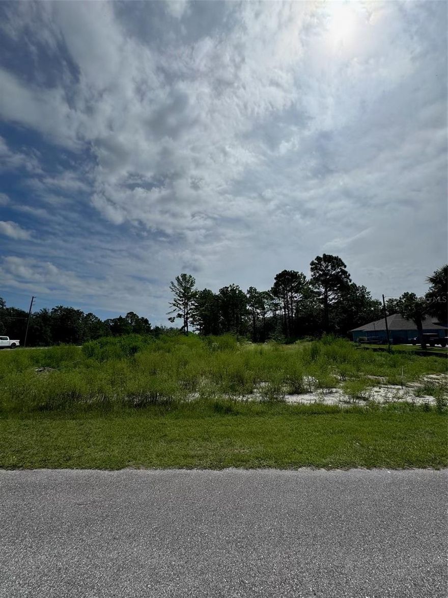 GREAT LOCATION!!. LOOKING FOR A PRIVATE PLACE, CORNER SITUATED IN THE HEART OF WEEKI WACHEE, WITH NO CDD AND NO HOA. THIS 0.72 ACRE IS CLEAN AND AT LEVEL X FLOOD ZONE. SURVEY AVAILABLE. TO FULLY APPRECIATE THIS PROPERTY COME AND CHECKOUT.

 ENJOY PRIVACY , JUST MINUTES FROM TOP LOCAL ATTRACTIONS LIKE WEEKI WACHEE SPRINGS STATE PARK, KAYAKING THE WEEKI  WACHEE RIVER, MERMAID SHOWS, AND ROGERS PARK.
 
IF YOU ARE LOOKING TO BUILD IN A GROWING AREA WITHOUT GIVING UP SPACE  AND PRIVACY, THIS LOT