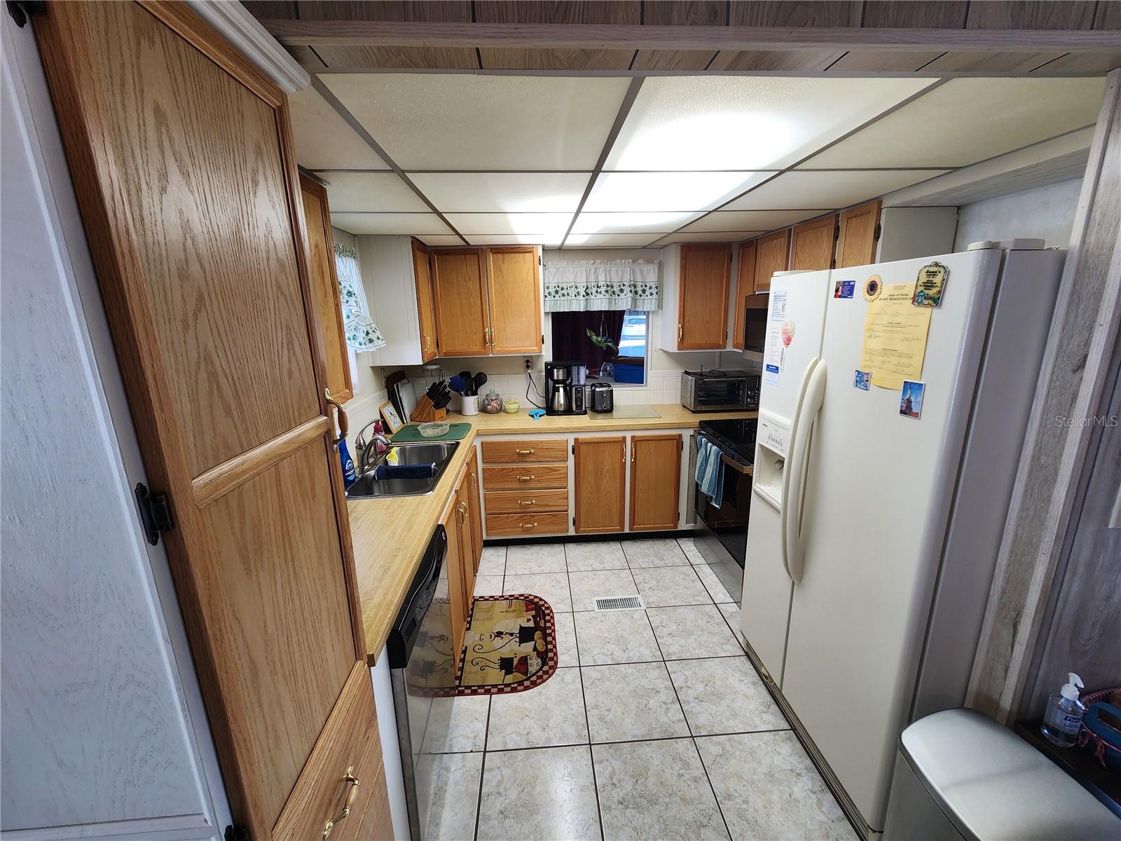 PALM LAKE ESTATES - Residential