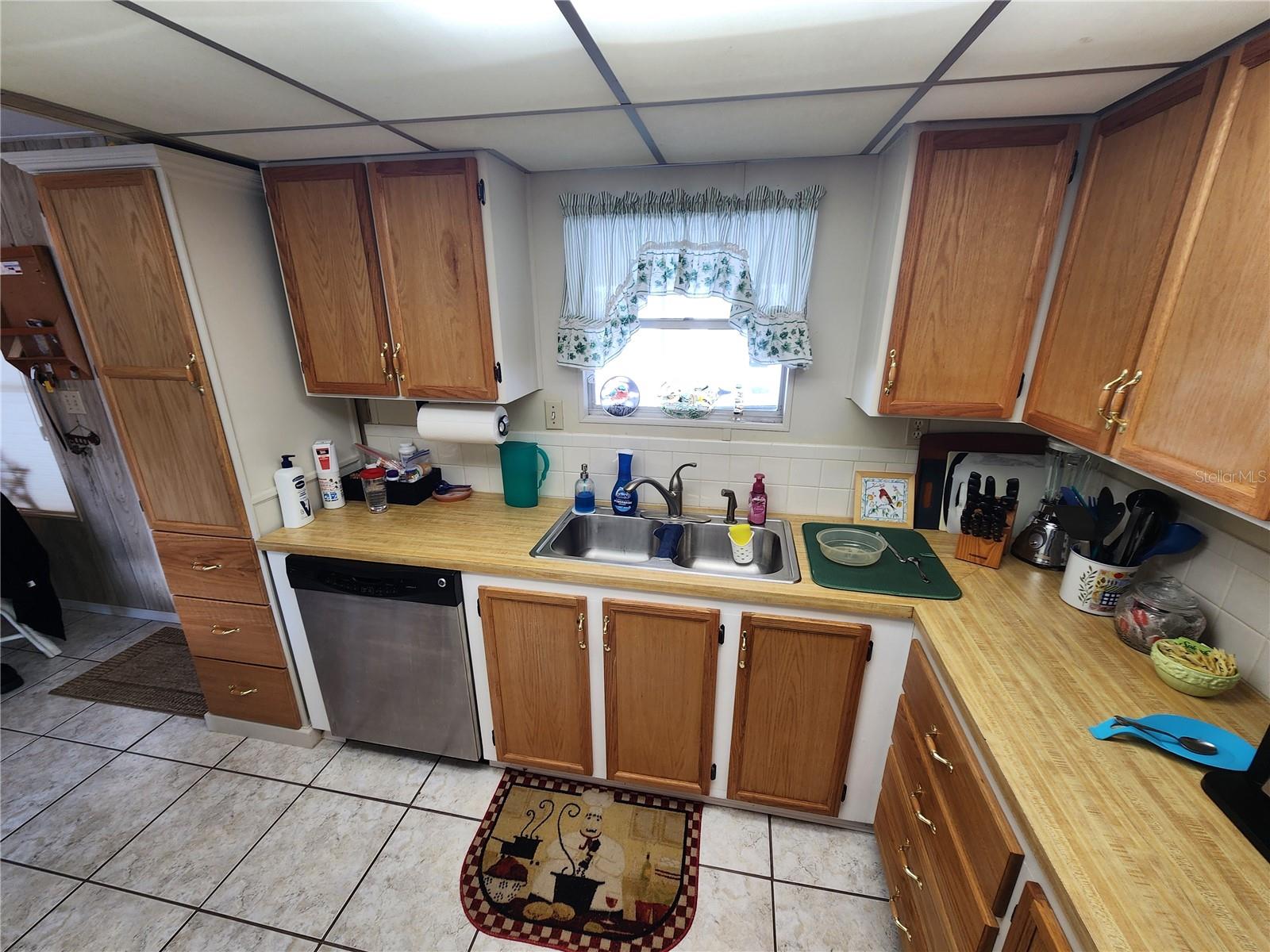 PALM LAKE ESTATES - Residential