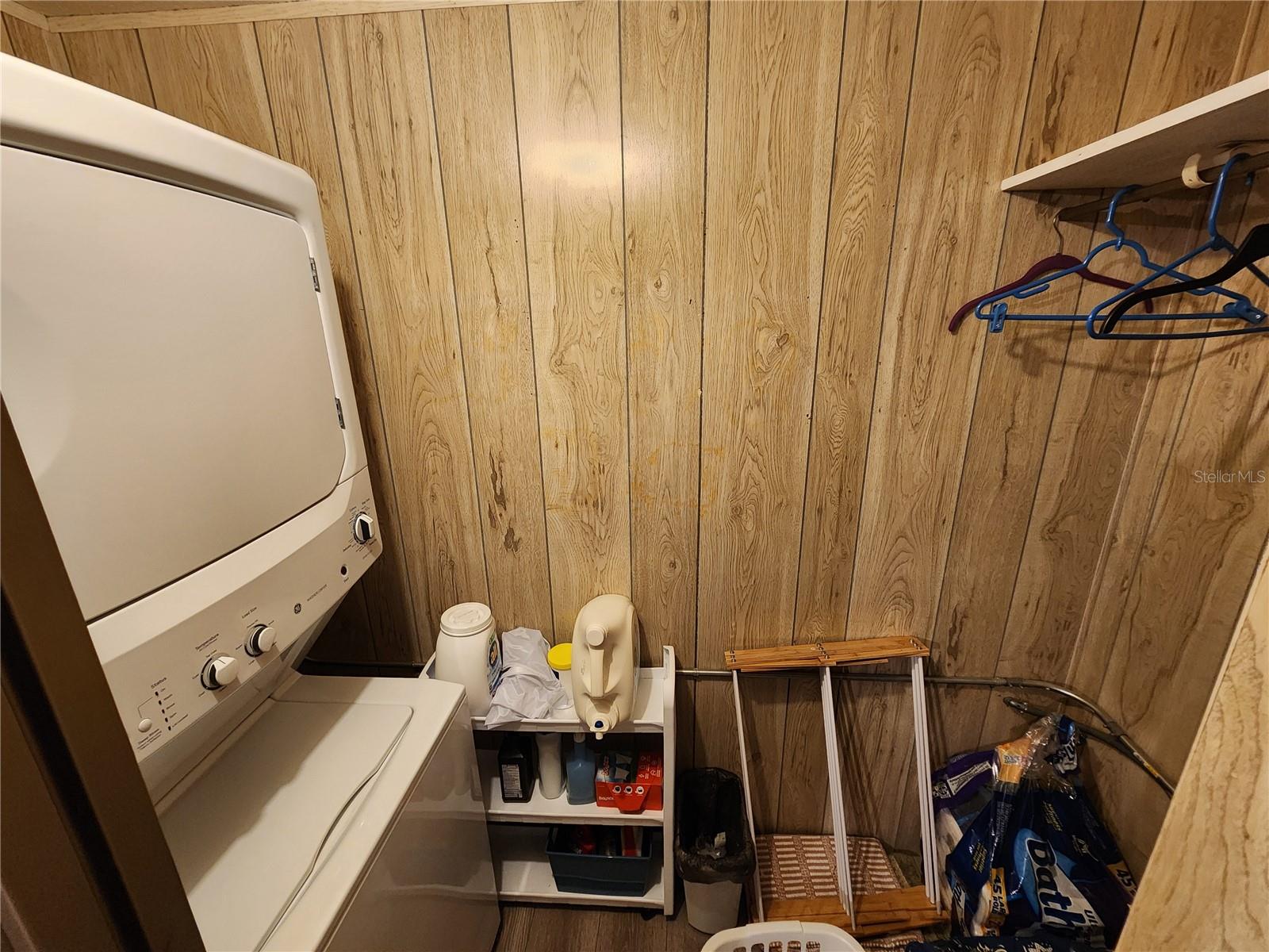 PALM LAKE ESTATES - Residential