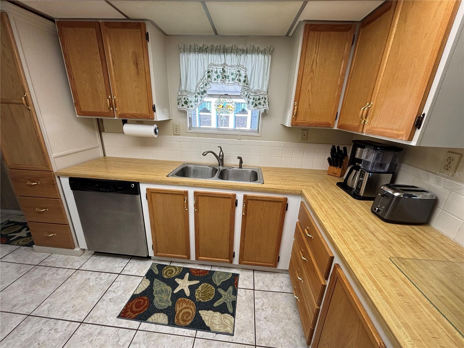 PALM LAKE ESTATES - Residential