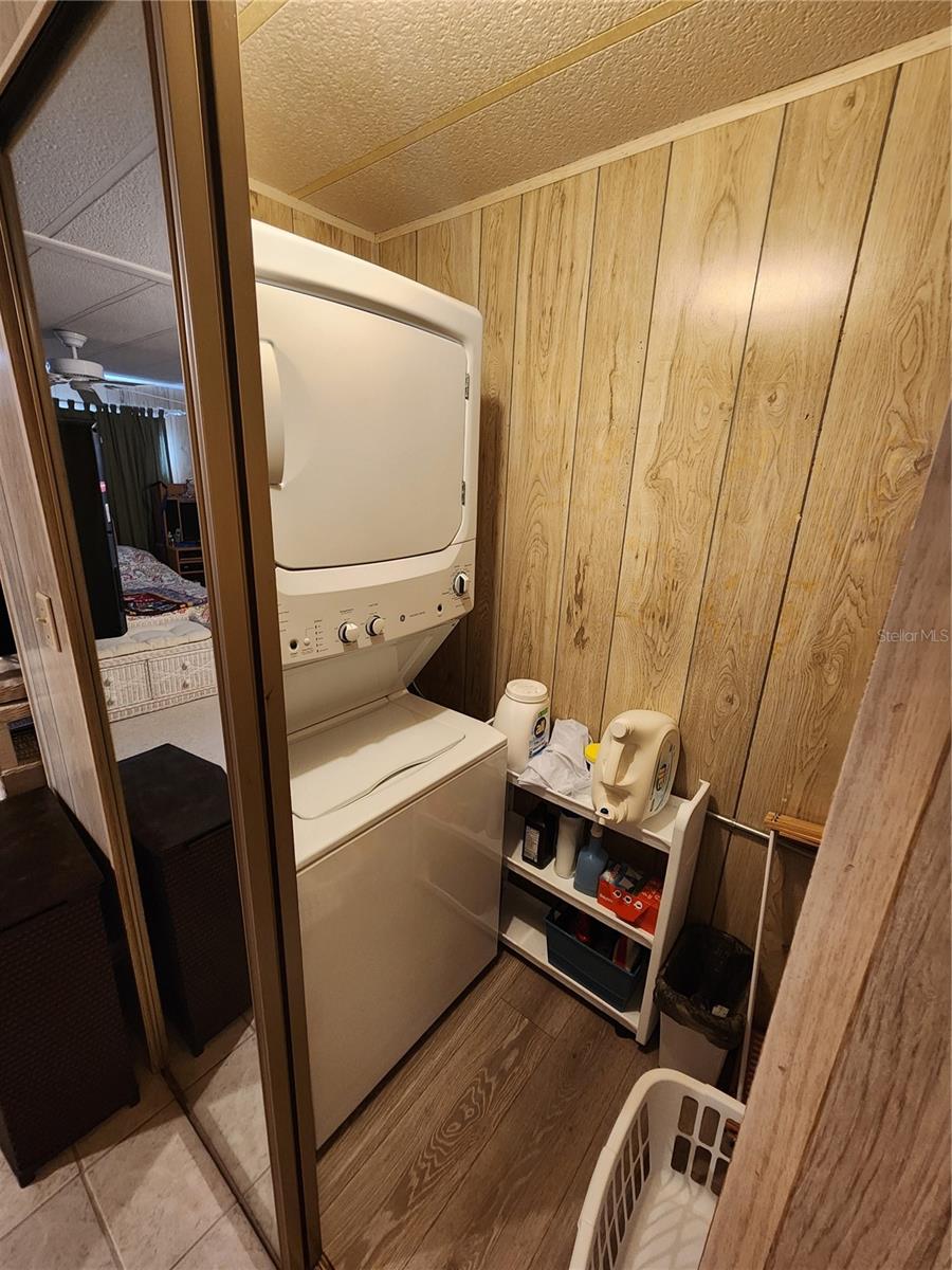 PALM LAKE ESTATES - Residential