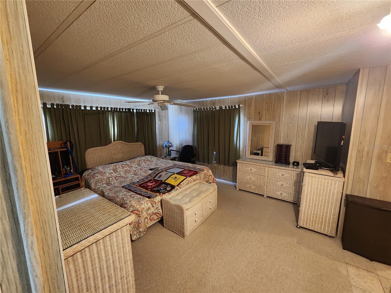 PALM LAKE ESTATES - Residential