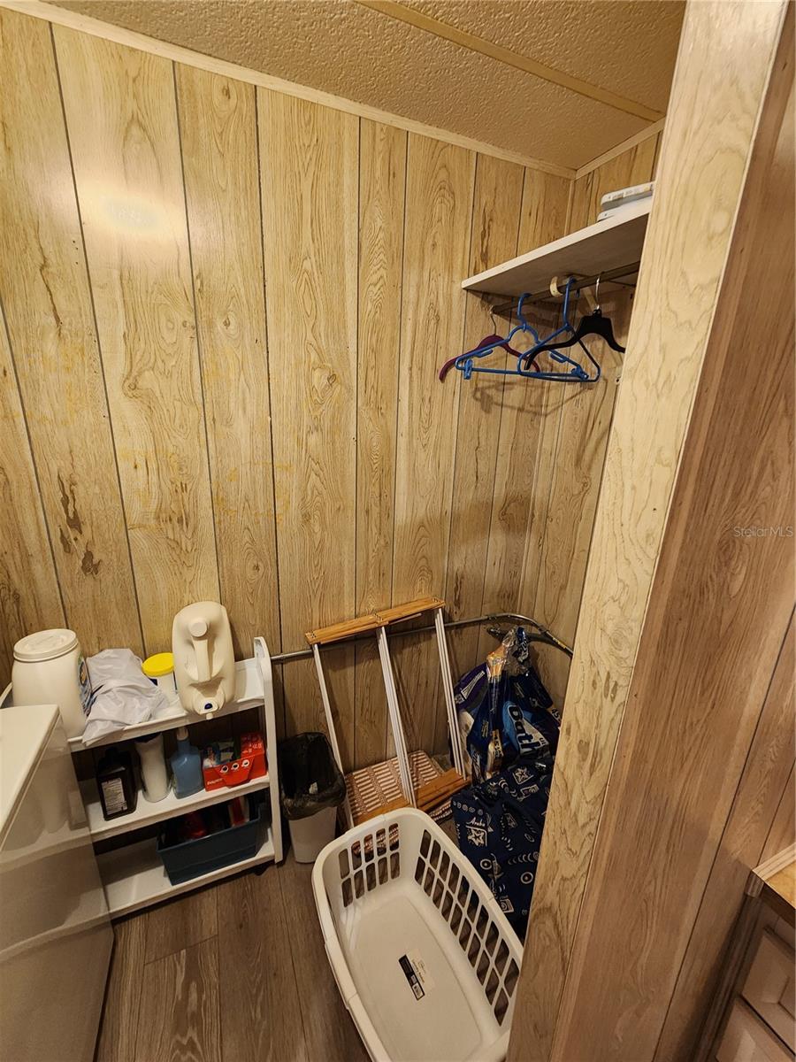 PALM LAKE ESTATES - Residential