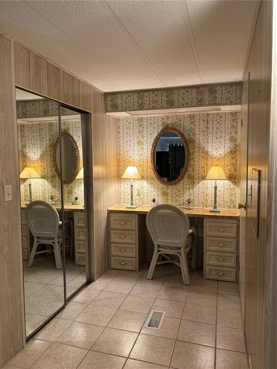 PALM LAKE ESTATES - Residential