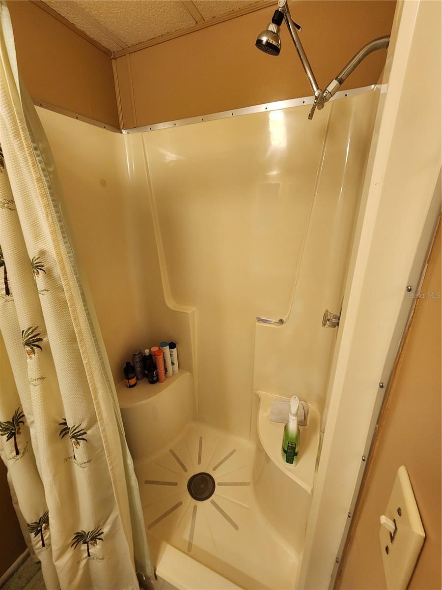 PALM LAKE ESTATES - Residential