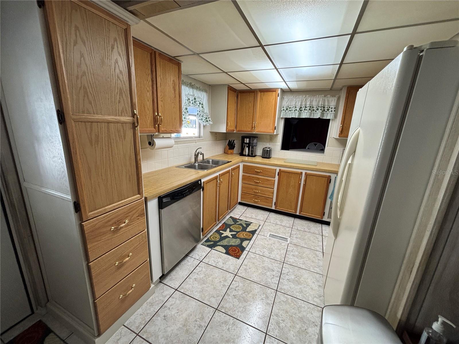 PALM LAKE ESTATES - Residential