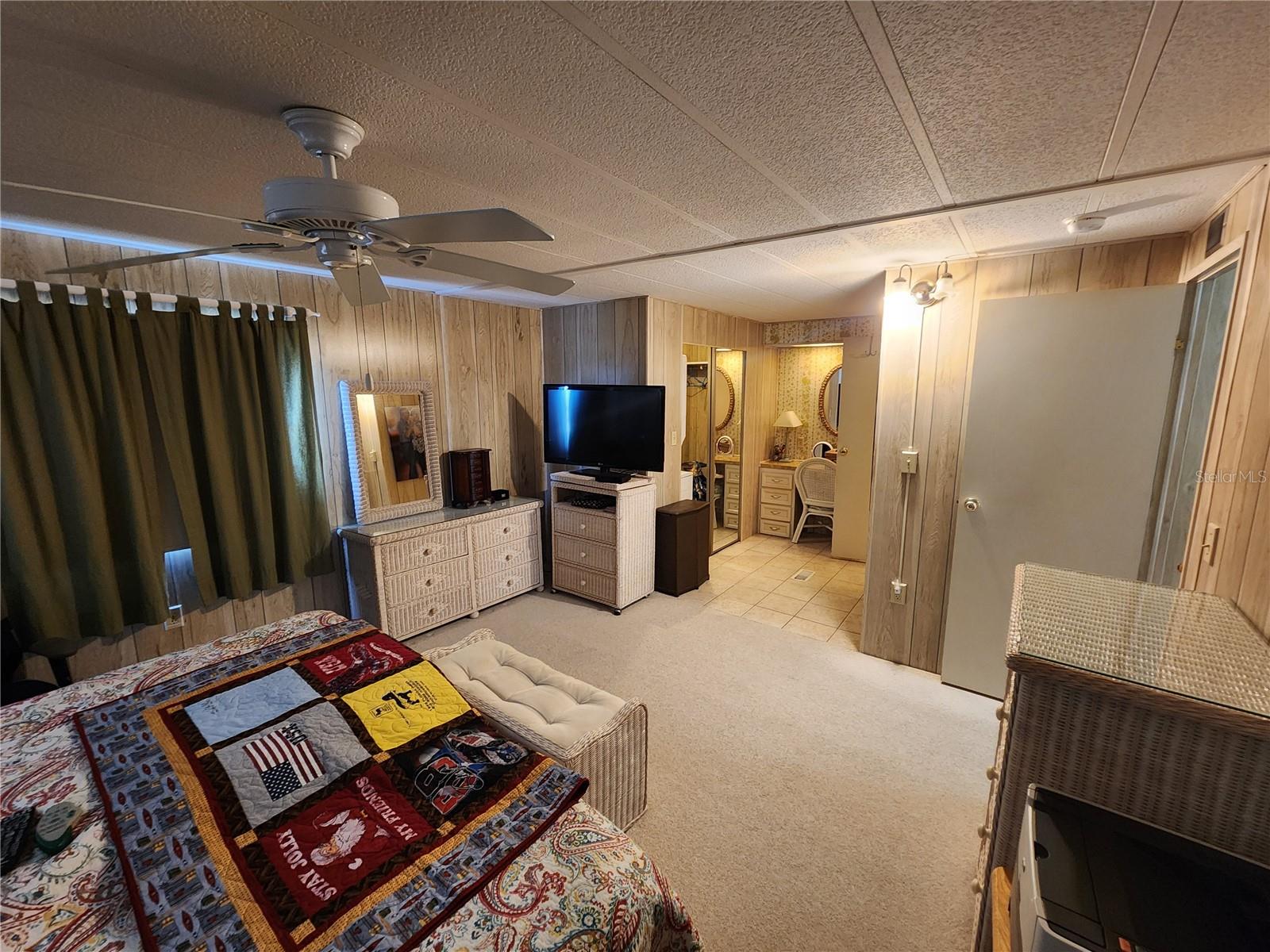 PALM LAKE ESTATES - Residential