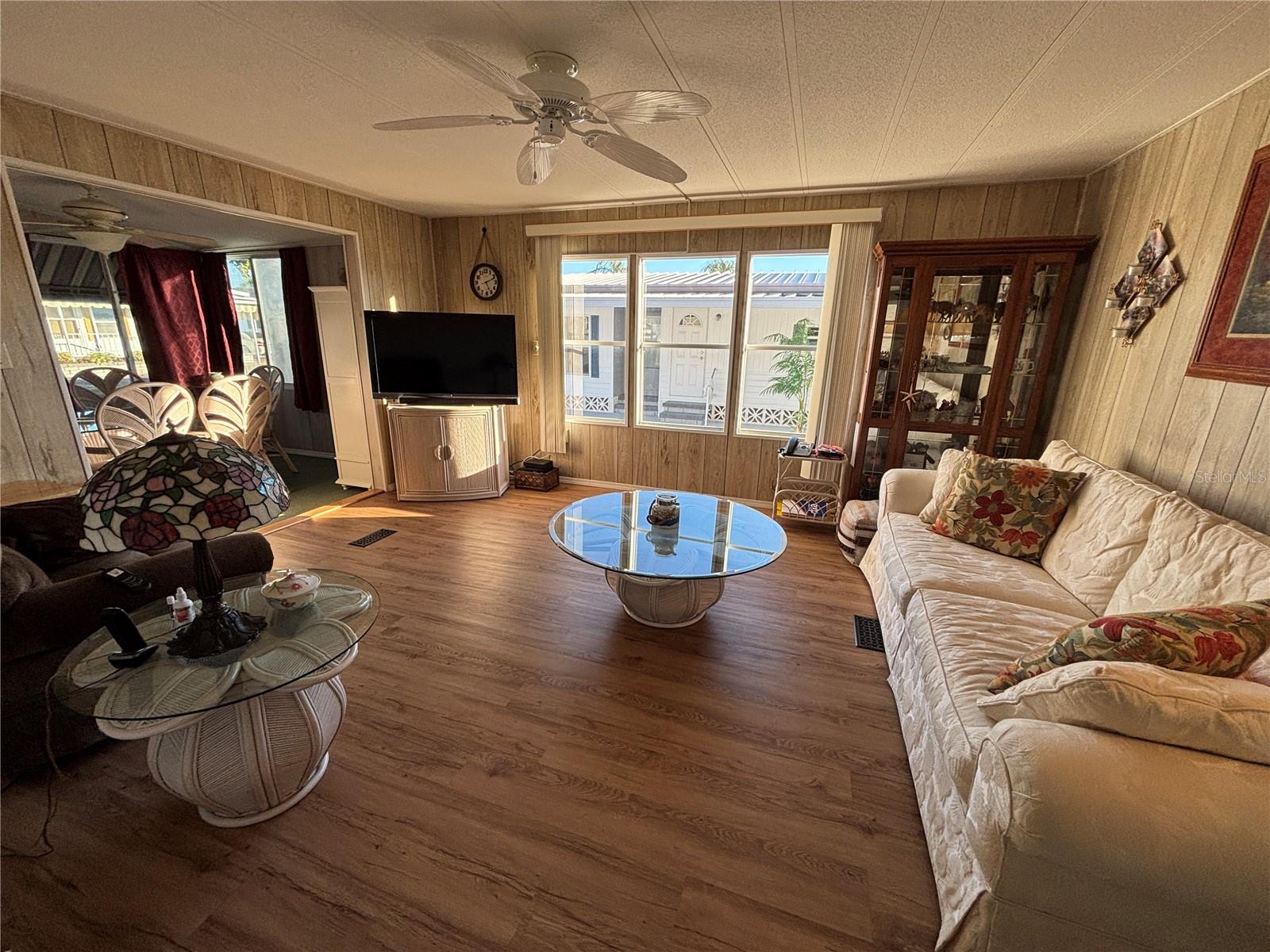 PALM LAKE ESTATES - Residential