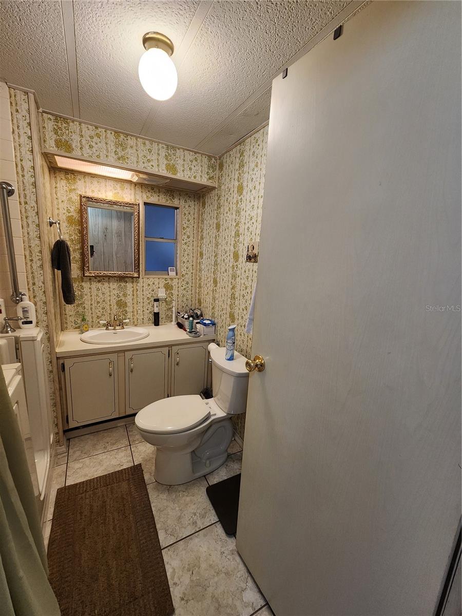 PALM LAKE ESTATES - Residential