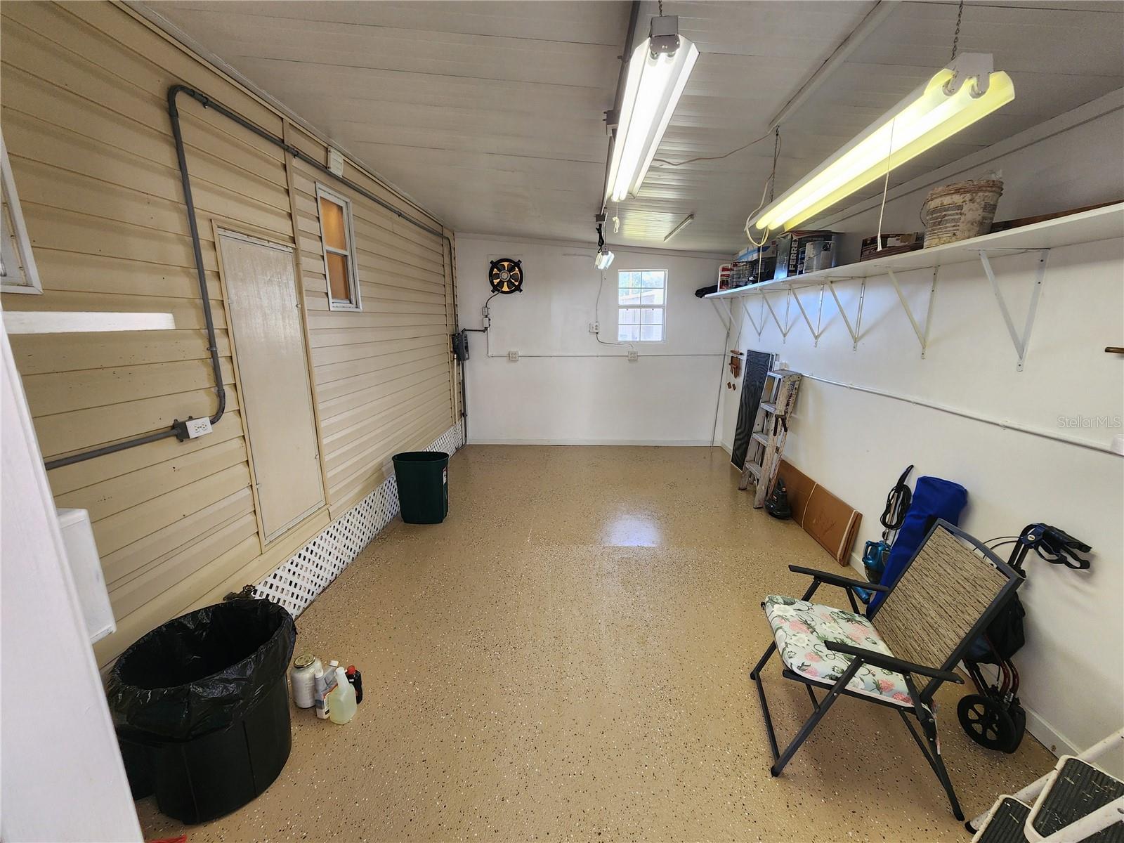 PALM LAKE ESTATES - Residential