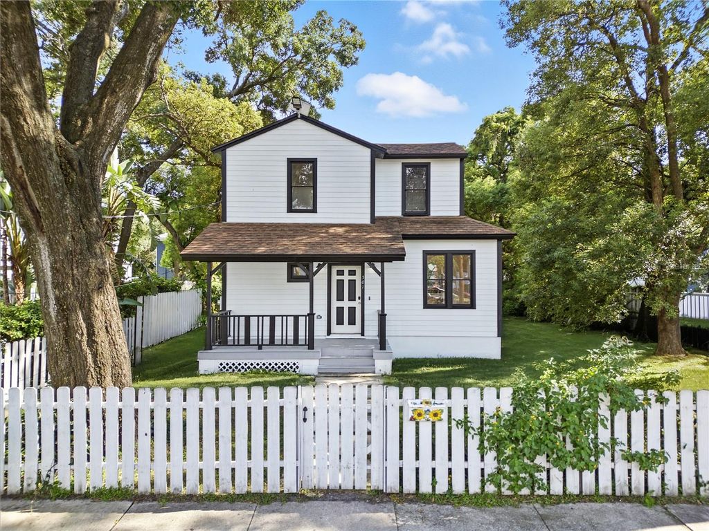 Photo of 501 E Sparkman Avenue, Tampa, FL 33602 (MLS # TB8486175)