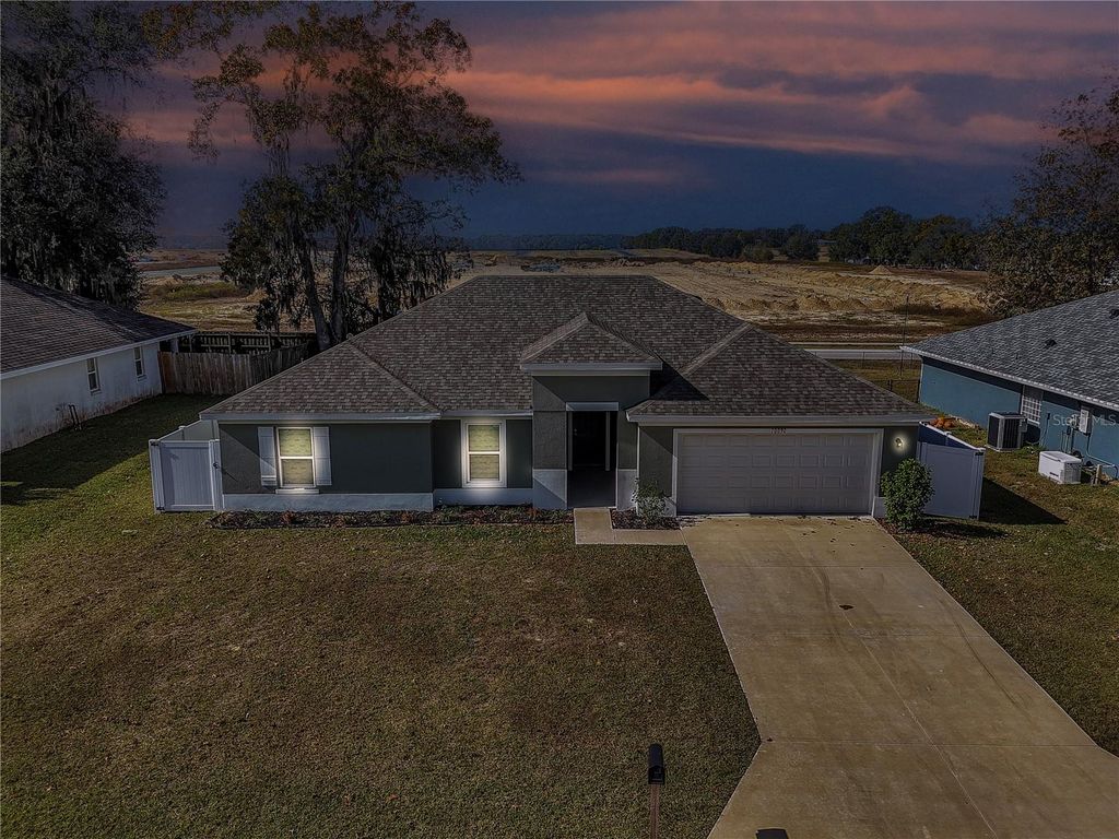 Photo of 10090 SE 67th Terrace, Belleview, FL 34420 (MLS # FC314632)