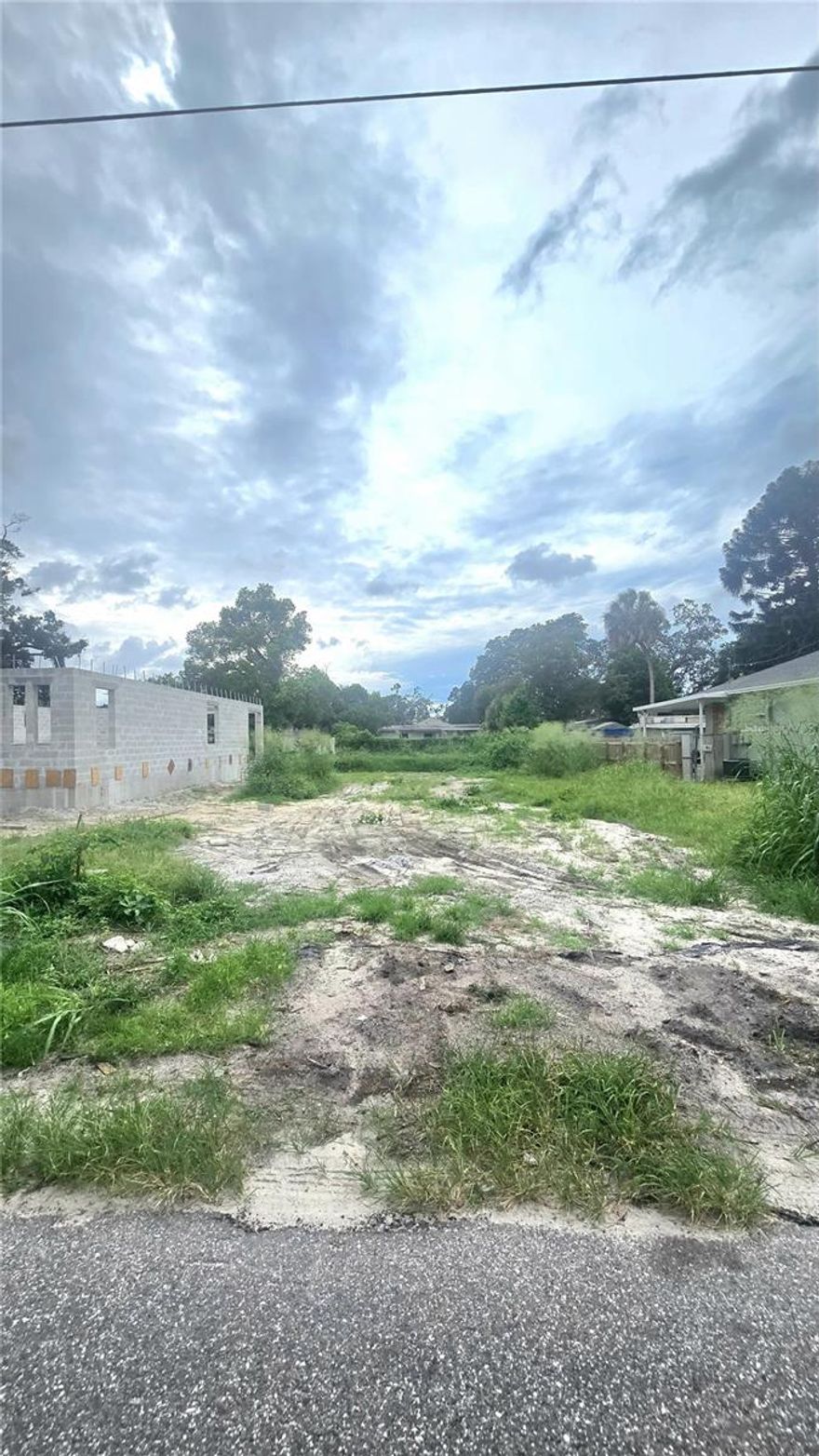 Property ready to build on, plans and permit have already been approved. Seller will not consider less than list price.